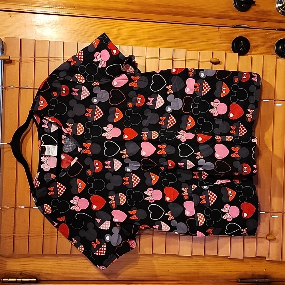 3X scrub top